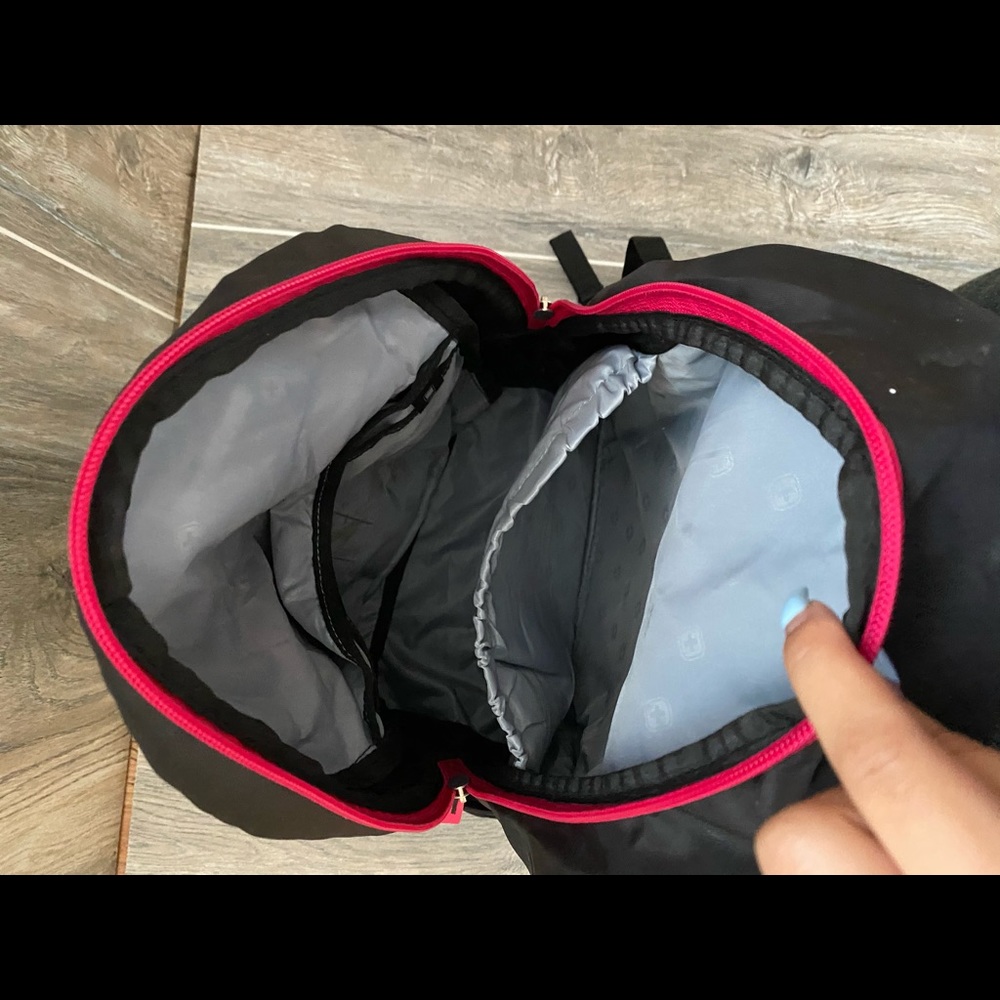 Backpack - Picture 6 of 8